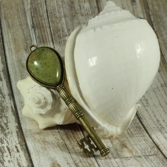 Green Unakite Antique Bronze Skeleton Key - Picture 6 of 7